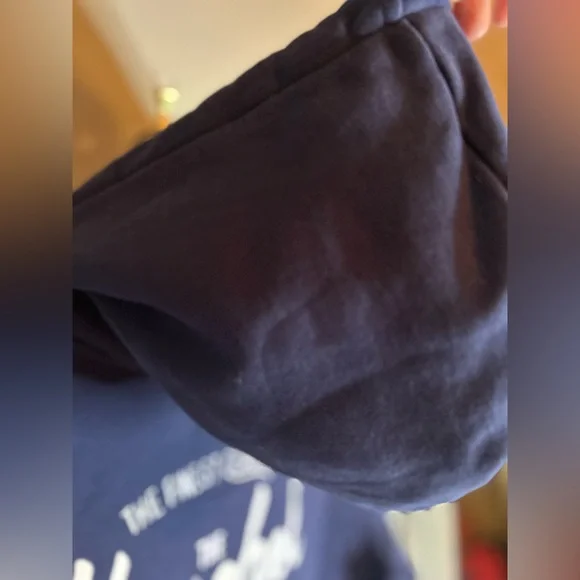 ✌️4 for $20✌️ Herschel hoodie - Picture 5 of 9